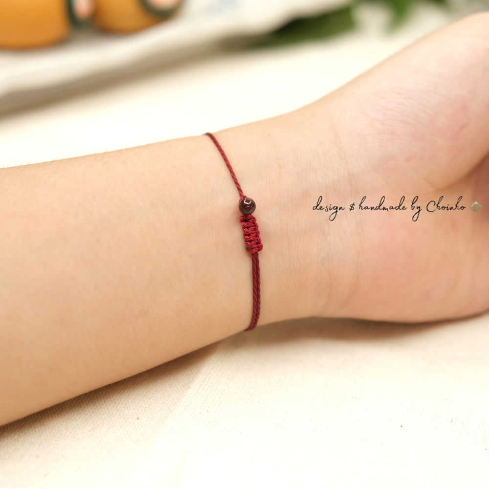 Vòng tay chỉ đỏ đá Garnet tự nhiên - Chồi Nhỏ 2 Vòng tay chỉ đỏ đá Garnet tự nhiên - Chồi Nhỏ - Ảnh 2