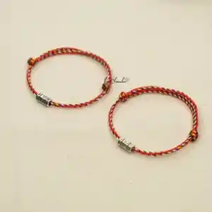 Vòng tay ngũ sắc dây 2.0mm đỏ phối charm lục tự freesize người lớn - Chồi Nhỏ
