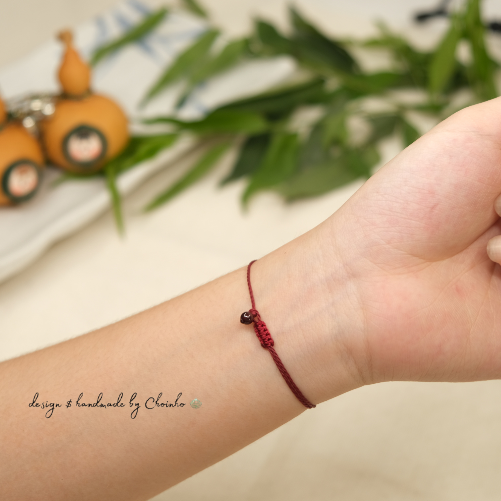 Vòng tay chỉ đỏ đá Garnet tự nhiên - Chồi Nhỏ 5 Vòng tay chỉ đỏ đá Garnet tự nhiên - Chồi Nhỏ - Ảnh 5