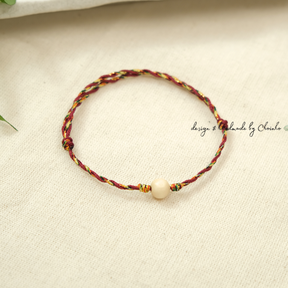 Vòng chỉ ngũ sắc dây đen mảnh phối hạt dâu | dây đen 0.8mm phối hạt dâu trắng | freesize nam nữ | Chồi Nhỏ 2 Vòng chỉ ngũ sắc dây đen mảnh phối hạt dâu | dây đen 0.8mm phối hạt dâu trắng | freesize nam nữ | Chồi Nhỏ - Ảnh 2