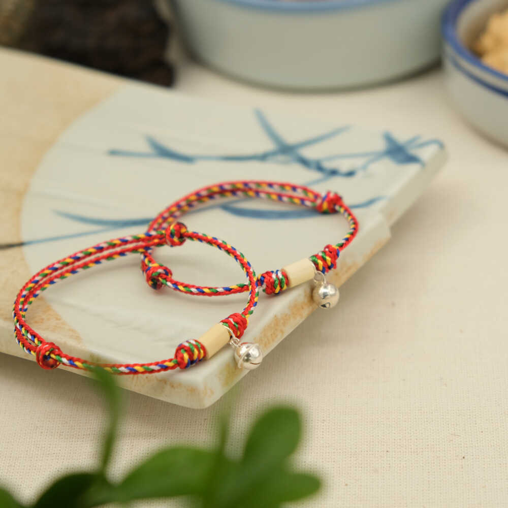 Vòng ngũ sắc phối chuông bạc mạ và gỗ dâu | freesize | Chồi Nhỏ 2 Vòng ngũ sắc phối chuông bạc mạ và gỗ dâu | freesize | Chồi Nhỏ - Ảnh 2