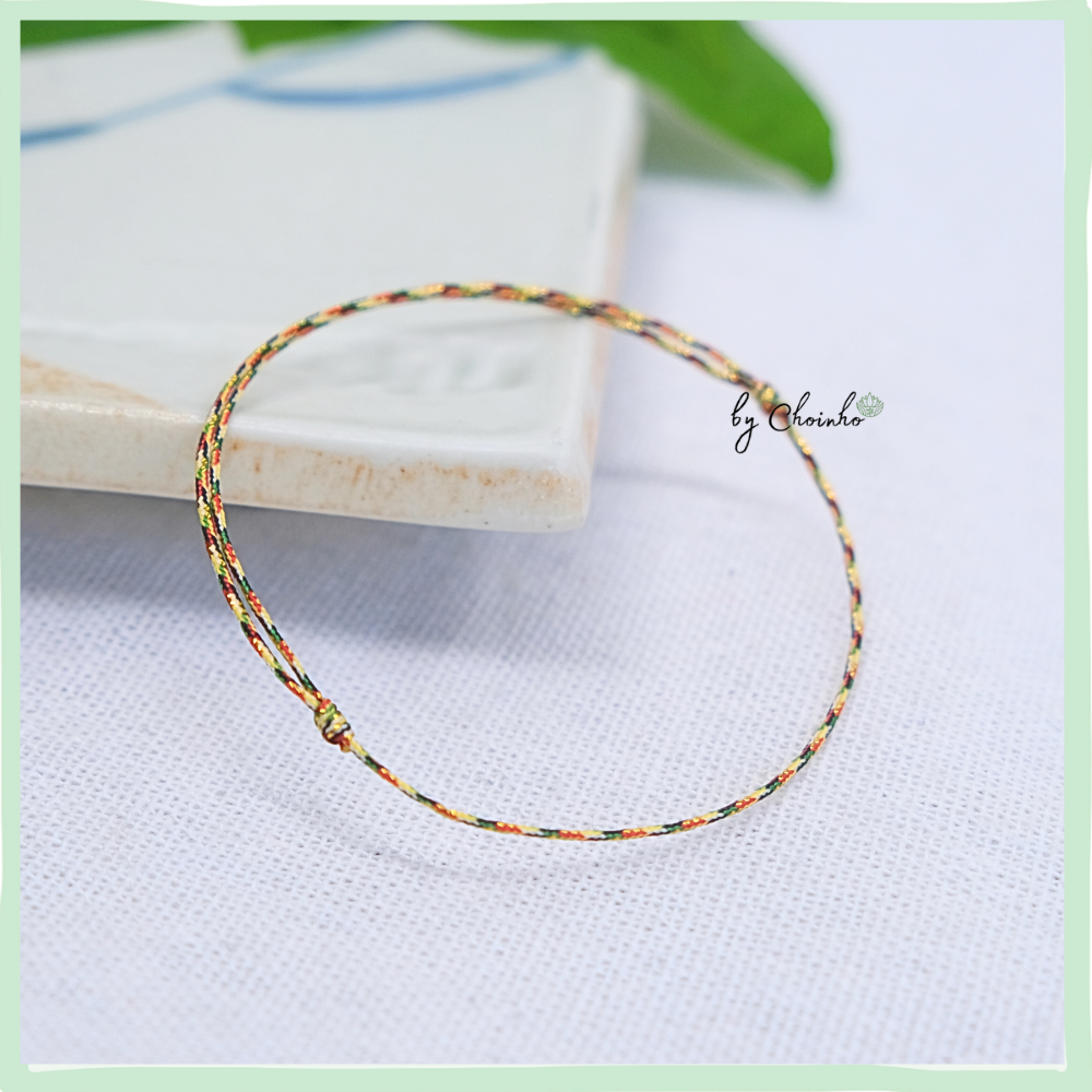 Vòng tay ngũ sắc - dây 0,8 ly, màu vàng kim, freesize có thể điều chỉnh cho mọi cỡ tay người lớn - Chồi Nhỏ 4 Vòng tay ngũ sắc - dây 0,8 ly, màu vàng kim, freesize có thể điều chỉnh cho mọi cỡ tay người lớn - Chồi Nhỏ - Ảnh 4