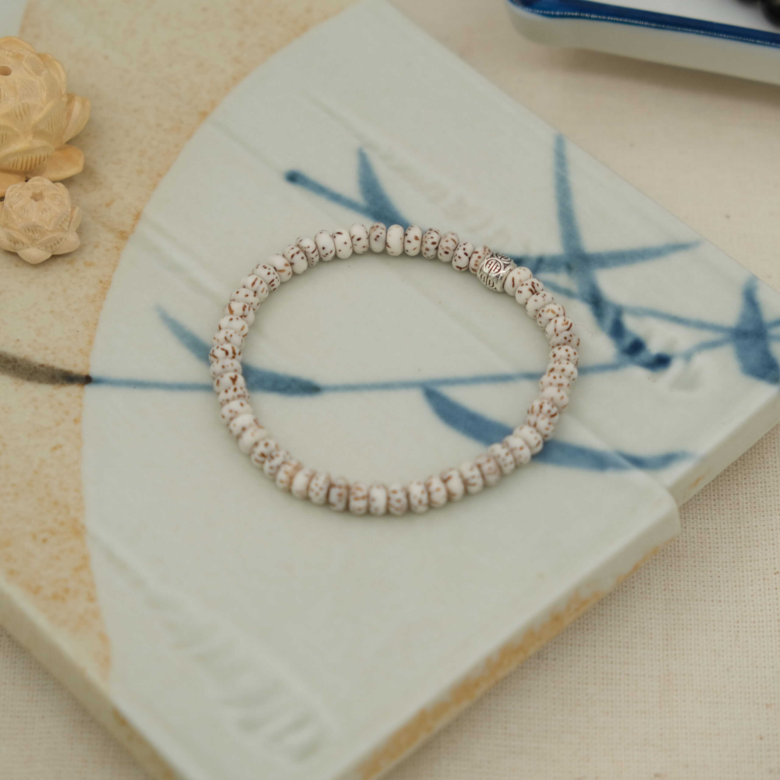 Vòng tay Bồ Đề tinh nguyệt phối charm song hỷ | hạt bồ đề dẹt 5x3mm charm bạc cổ| theo cỡ tay | Chồi Nhỏ 2 Vòng tay Bồ Đề tinh nguyệt phối charm song hỷ | hạt bồ đề dẹt 5x3mm charm bạc cổ| theo cỡ tay | Chồi Nhỏ - Ảnh 2