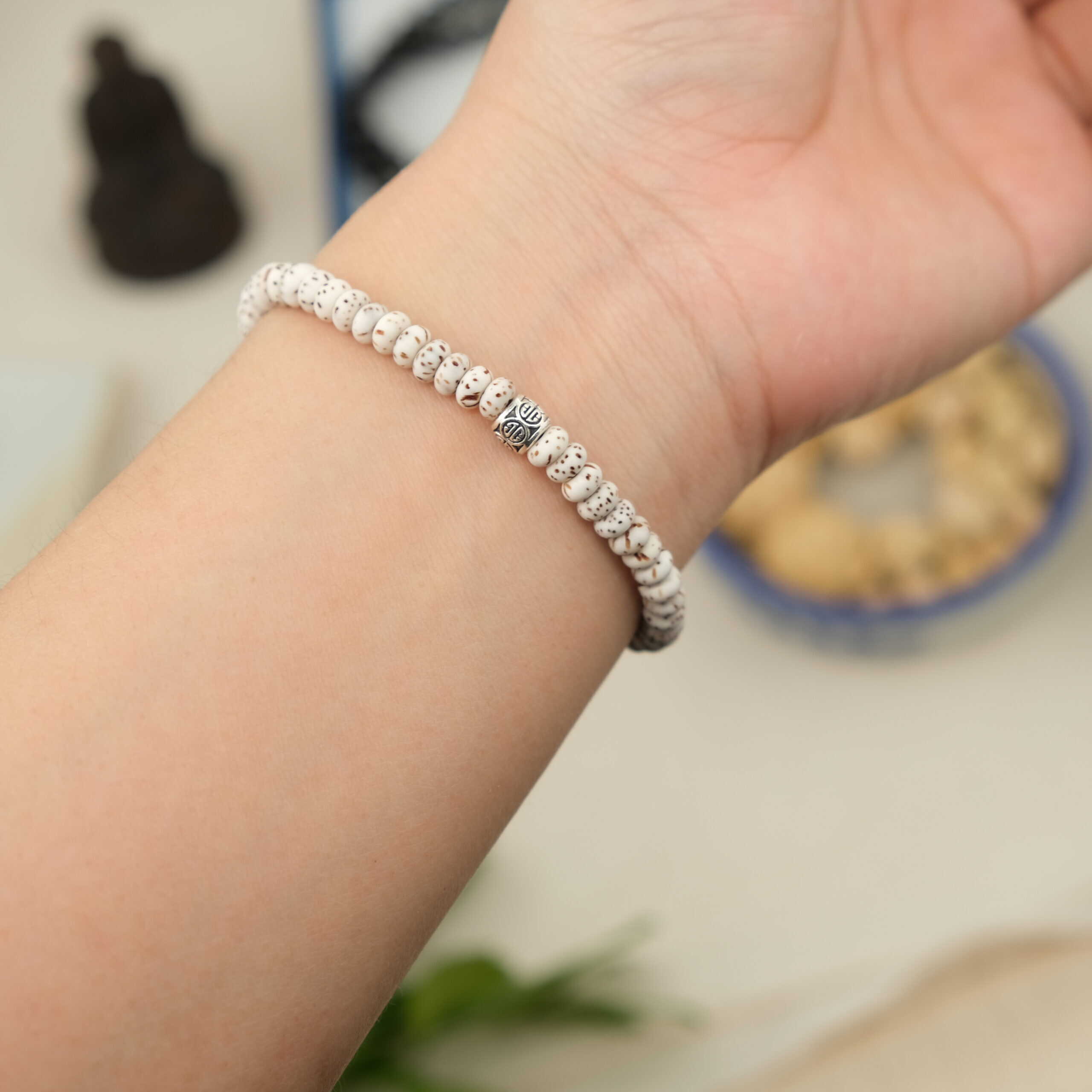 Vòng tay Bồ Đề tinh nguyệt phối charm song hỷ | hạt bồ đề dẹt 5x3mm charm bạc cổ| theo cỡ tay | Chồi Nhỏ 1 Vòng tay Bồ Đề tinh nguyệt phối charm song hỷ | hạt bồ đề dẹt 5x3mm charm bạc cổ| theo cỡ tay | Chồi Nhỏ