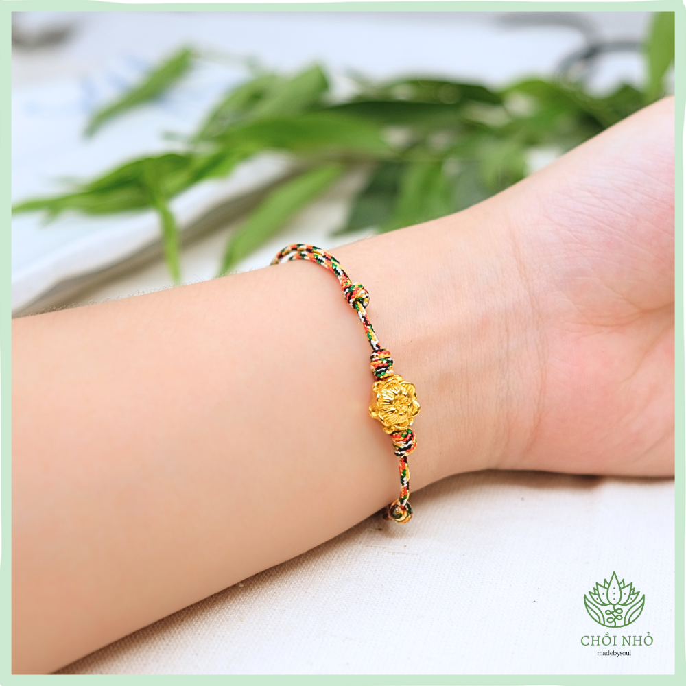 Vòng ngũ sắc phối hoa sen | dây ngũ sắc ánh vàng 1.5 ly phối charm hoa sen các màu | Vòng tay ngũ sắc Chồi 4 Vòng ngũ sắc phối hoa sen | dây ngũ sắc ánh vàng 1.5 ly phối charm hoa sen các màu | Vòng tay ngũ sắc Chồi - Ảnh 4