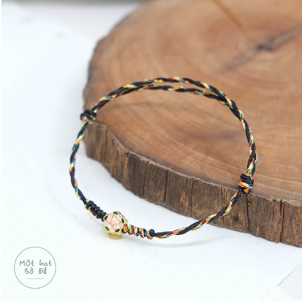 Vòng ngũ sắc phối chỉ đen và hoa mẫu đơn vàng | dây 0.8mm hai màu đỏ và đen phối hoa mẫu đơn vàng | Vòng tay ngũ sắc Chồi Nhỏ 4 Vòng ngũ sắc phối chỉ đen và hoa mẫu đơn vàng | dây 0.8mm hai màu đỏ và đen phối hoa mẫu đơn vàng | Vòng tay ngũ sắc Chồi Nhỏ - Ảnh 4