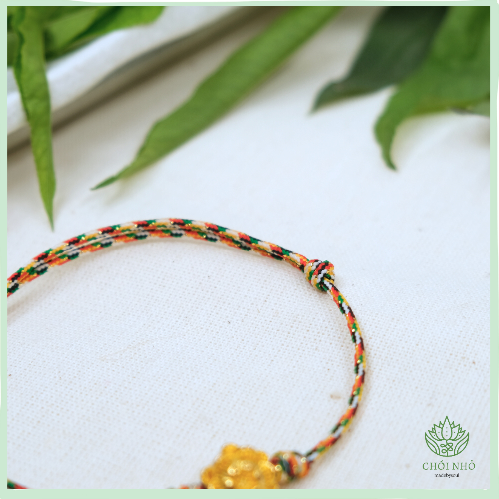Vòng ngũ sắc phối hoa sen | dây ngũ sắc ánh vàng 1.5 ly phối charm hoa sen các màu | Vòng tay ngũ sắc Chồi 5 Vòng ngũ sắc phối hoa sen | dây ngũ sắc ánh vàng 1.5 ly phối charm hoa sen các màu | Vòng tay ngũ sắc Chồi - Ảnh 5
